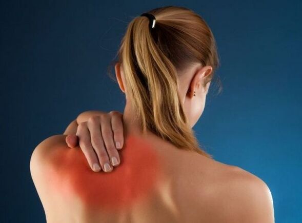 back pain in shoulder blades photo 1